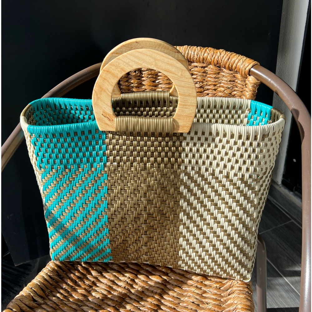 Such a beautiful mix of colors. An elegant and sophisticated handmade tote.